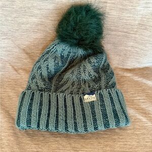 Cozy Turquoise Knit Pom-Pom Beanie